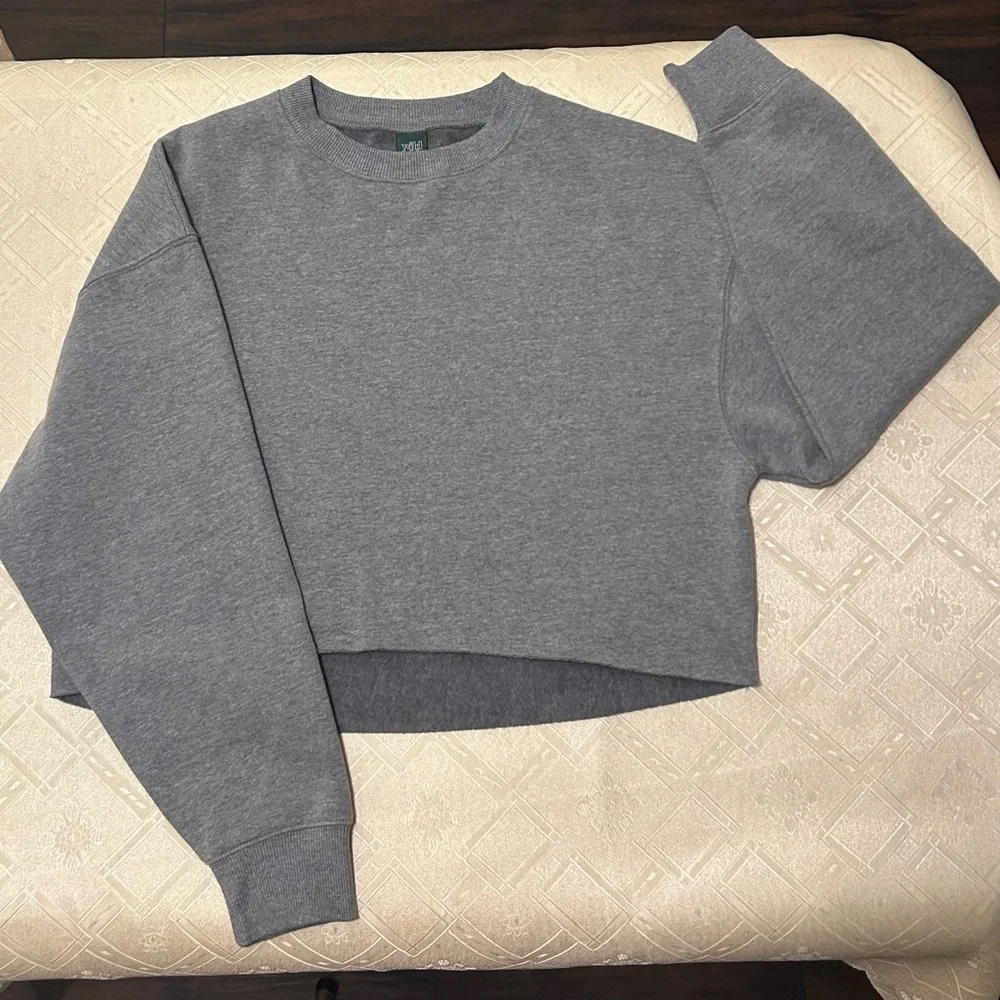 Wild Fable Wild Grey Cropped Raw Hem Crewneck Sweatshirt Pullover Boxy Cozy XS - Picture 2 of 9